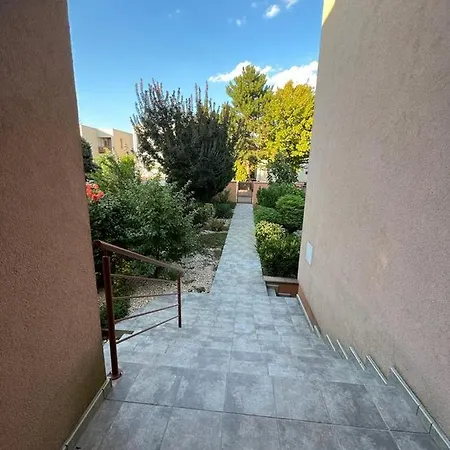 4 Bedroom Elegant, Beautiful And Spacious With A Botanical Garden