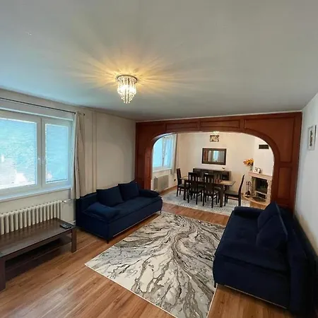 4 Bedroom Elegant, Beautiful And Spacious With A Botanical Garden Vakantiehuis Senec