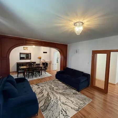 4 Bedroom Elegant, Beautiful And Spacious With A Botanical Garden Holiday home