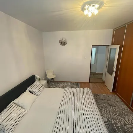 Σπίτι διακοπών 4 Bedroom Elegant, Beautiful And Spacious With A Botanical Garden Senec