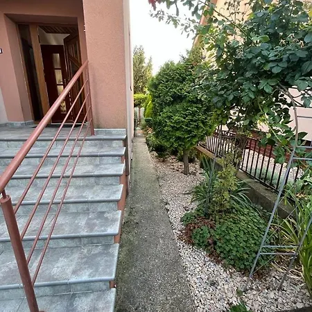 4 Bedroom Elegant, Beautiful And Spacious With A Botanical Garden *