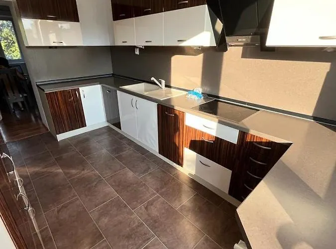 Semesterbostad 4 Bedroom Elegant, Beautiful And Spacious With A Botanical Garden Senec