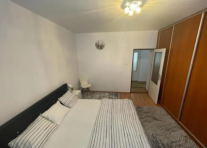 Semesterbostad 4 Bedroom Elegant, Beautiful And Spacious With A Botanical Garden Senec