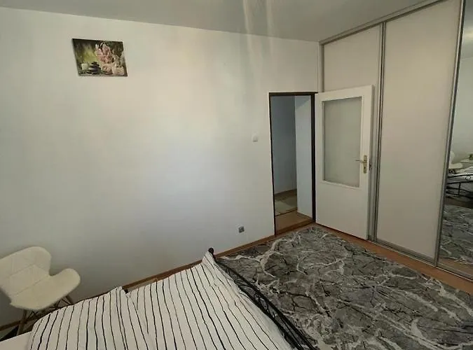 4 Bedroom Elegant, Beautiful And Spacious With A Botanical Garden Semesterbostad Senec